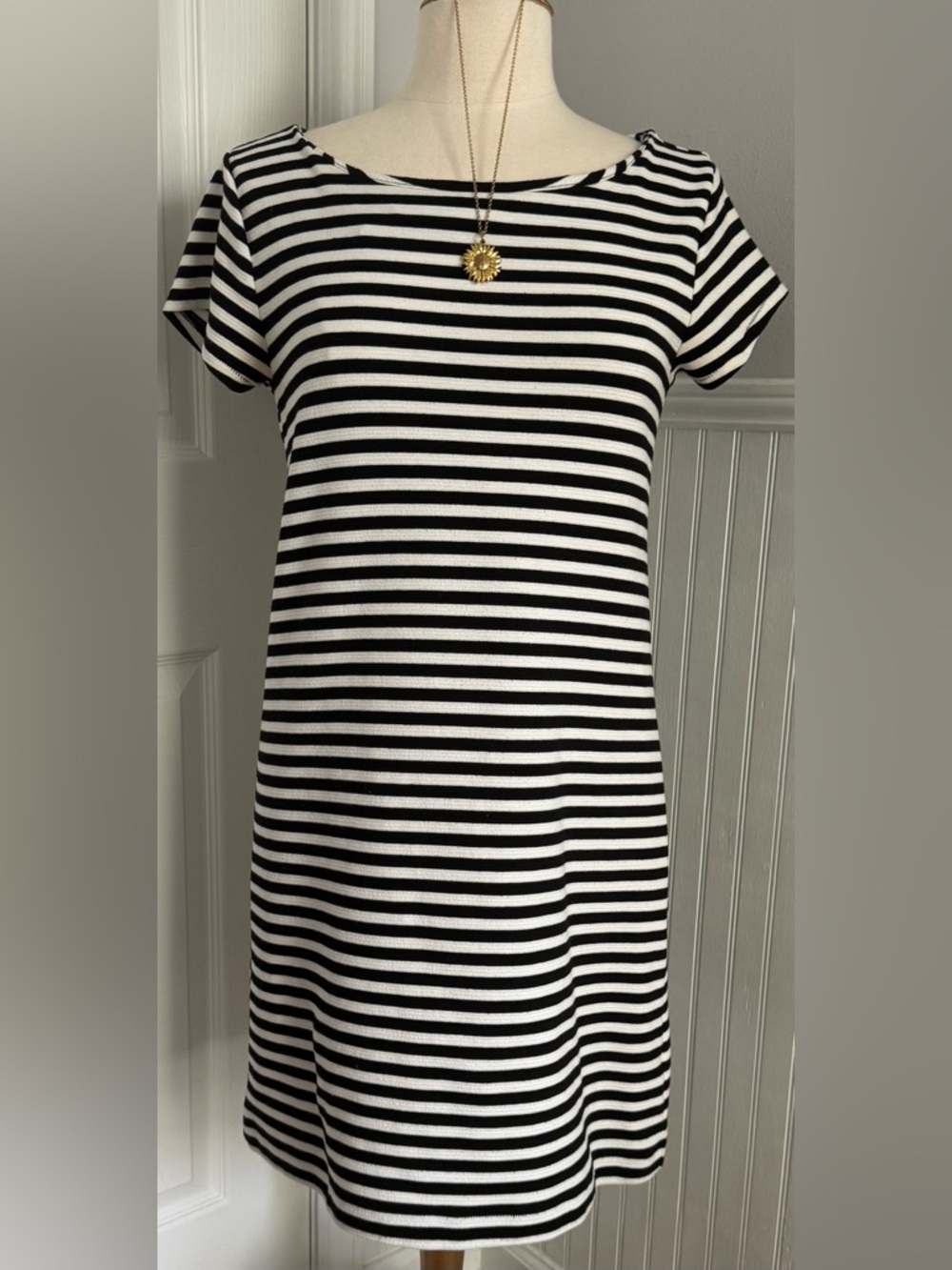 Gap back & white dress! - Picture 5 of 13